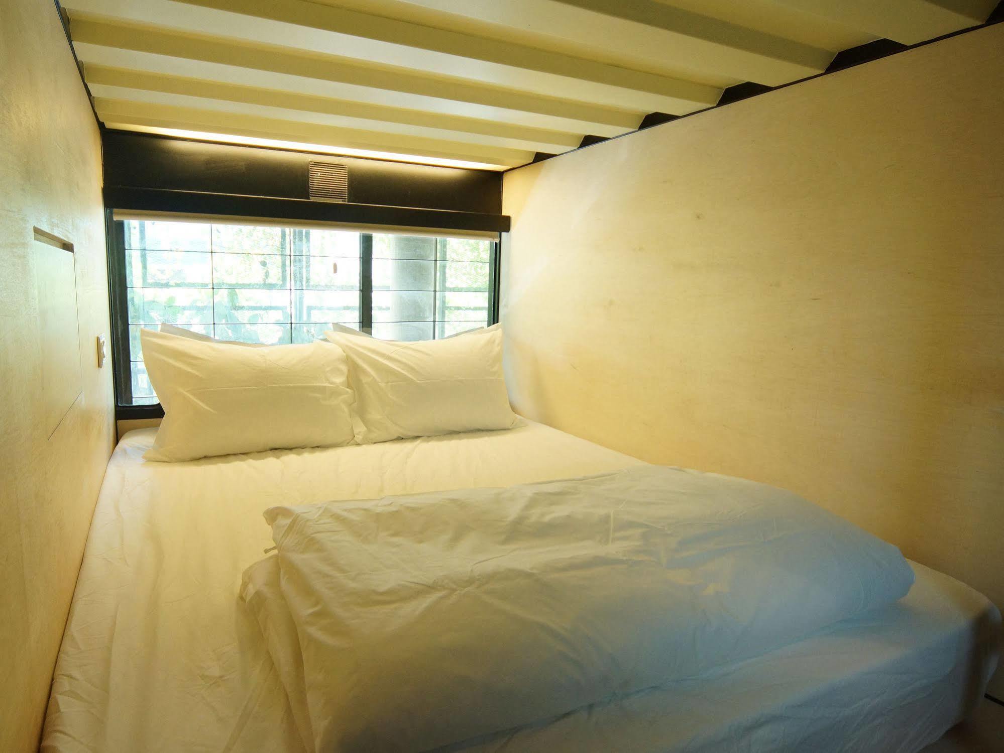 Asrama Container *